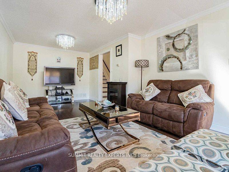 Brampton, ON L6V 2W3,76 Kingswood DR