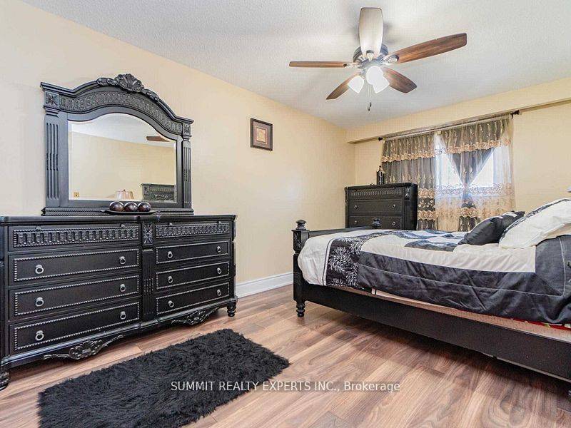 Brampton, ON L6V 2W3,76 Kingswood DR