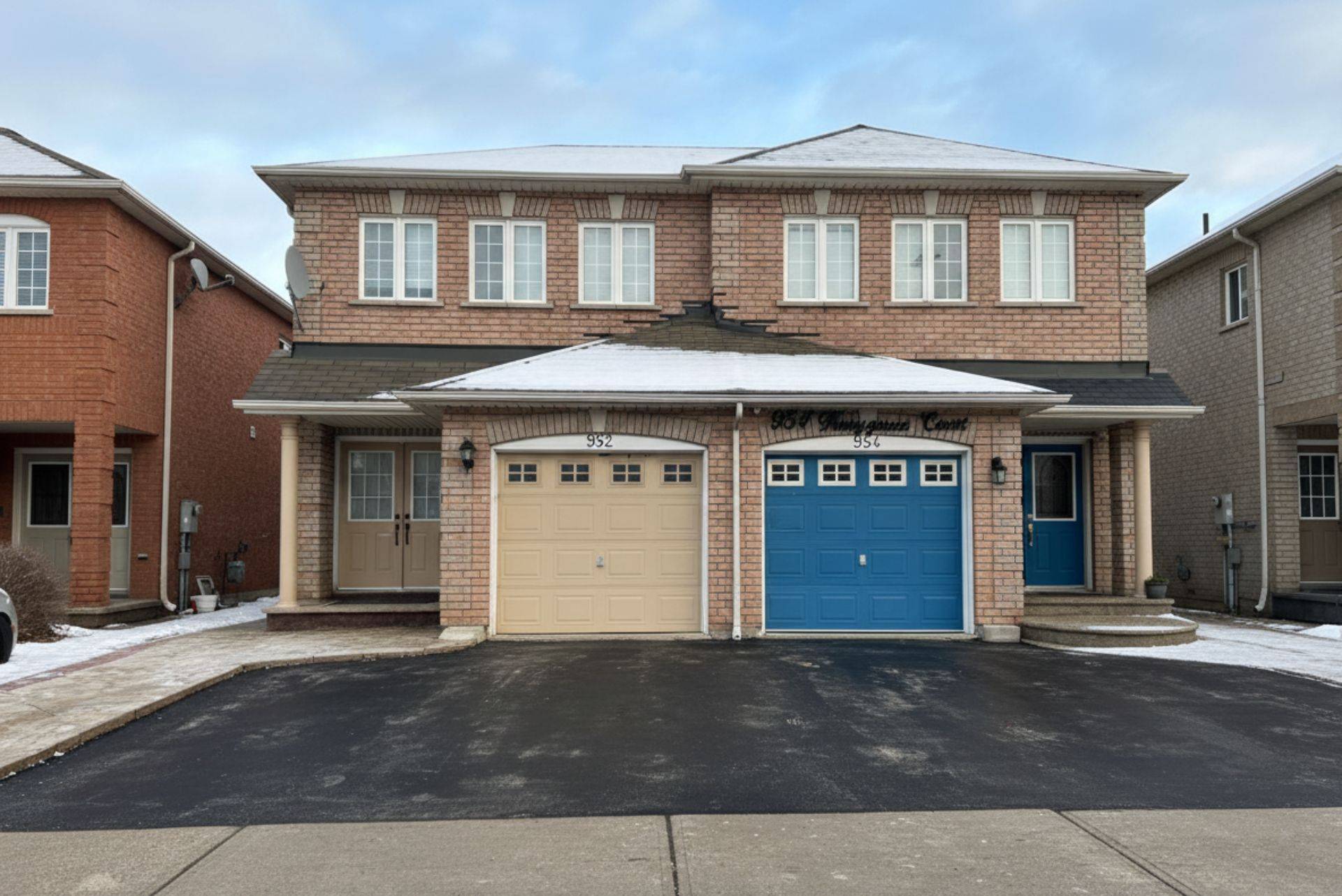 Mississauga, ON L5V 2V7,952 Marygrace CT
