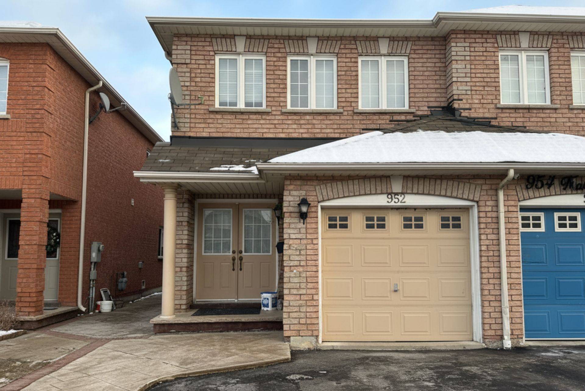 Mississauga, ON L5V 2V7,952 Marygrace CT