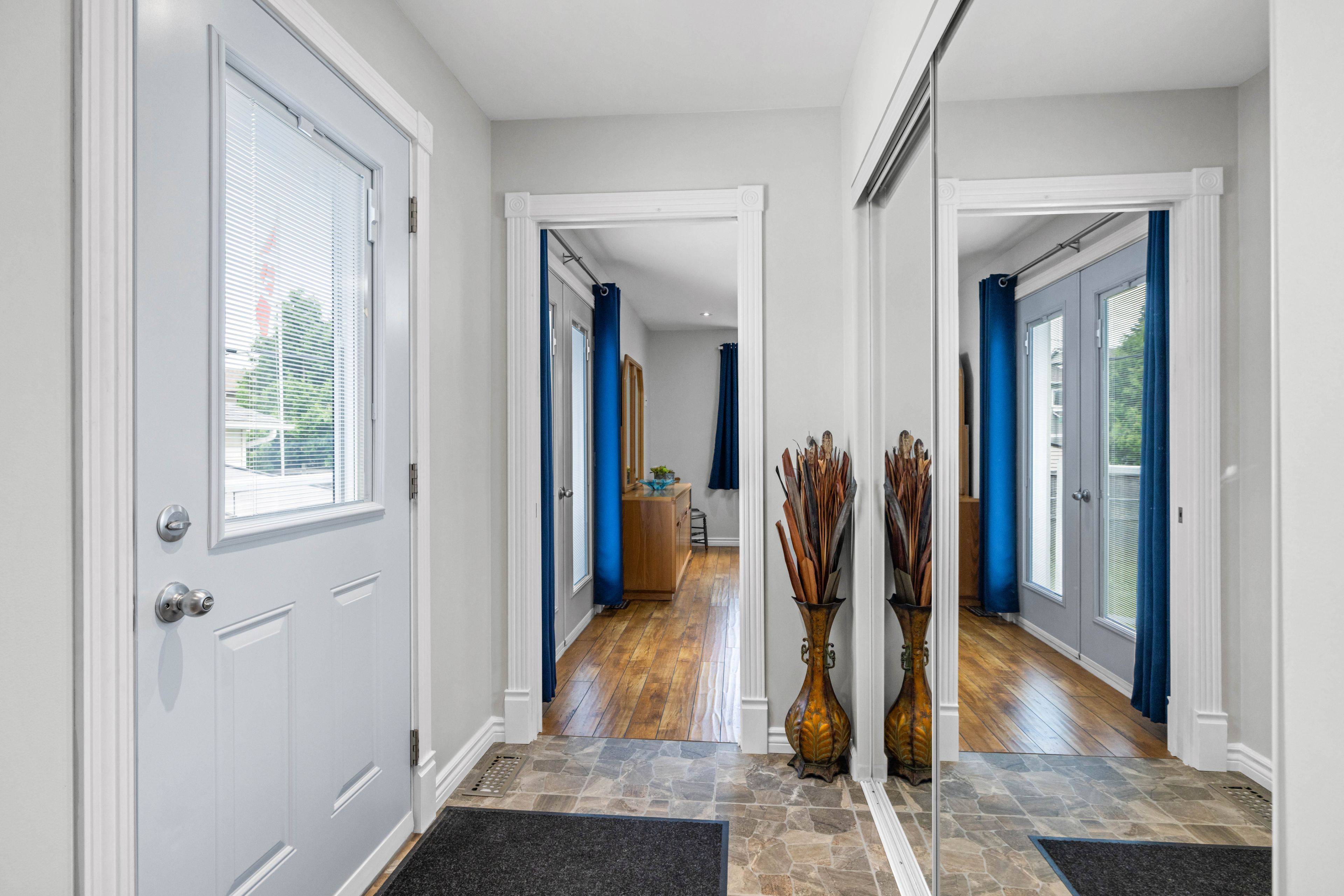 Cyrville - Carson Grove - Pineview, ON K1B 3L1,1396 Maxime ST