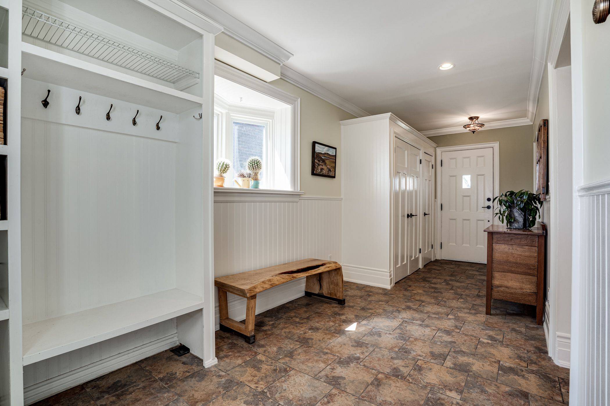 Hamilton, ON L8H 6Z5,849 Beach BLVD