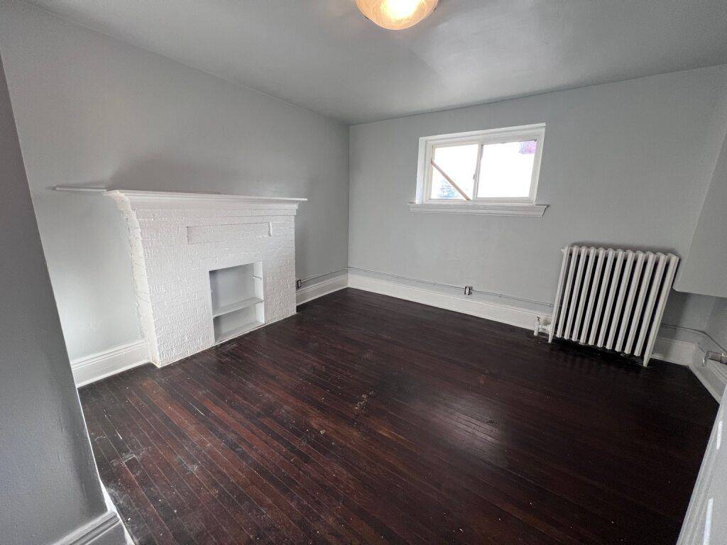 Hamilton, ON L8M 1N1,959 Main ST E #1