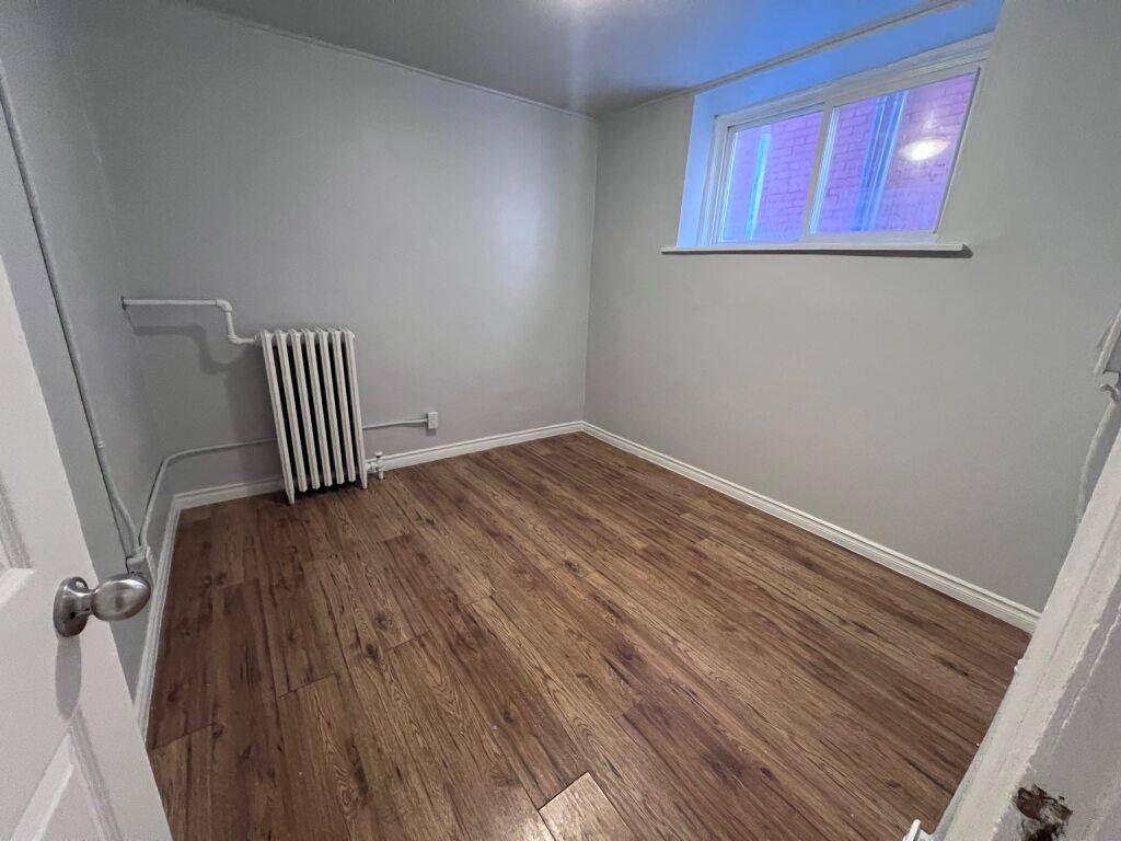 Hamilton, ON L8M 1N1,959 Main ST E #1