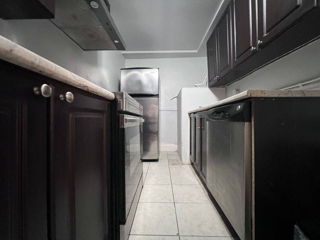 Hamilton, ON L8M 1N1,959 Main ST E #1