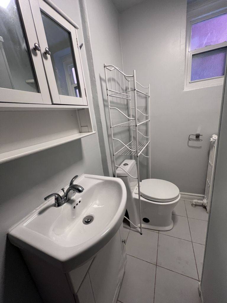 Hamilton, ON L8M 1N1,959 Main ST E #1