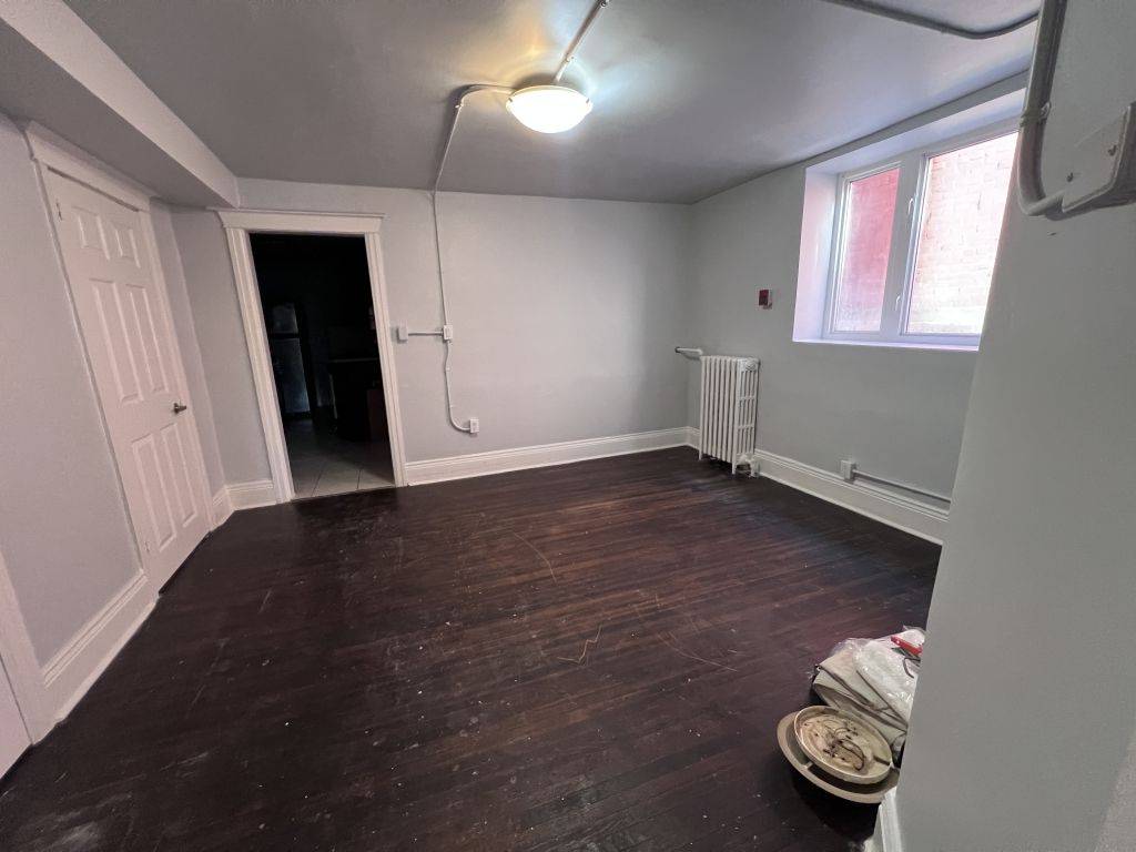 Hamilton, ON L8M 1N1,959 Main ST E #1