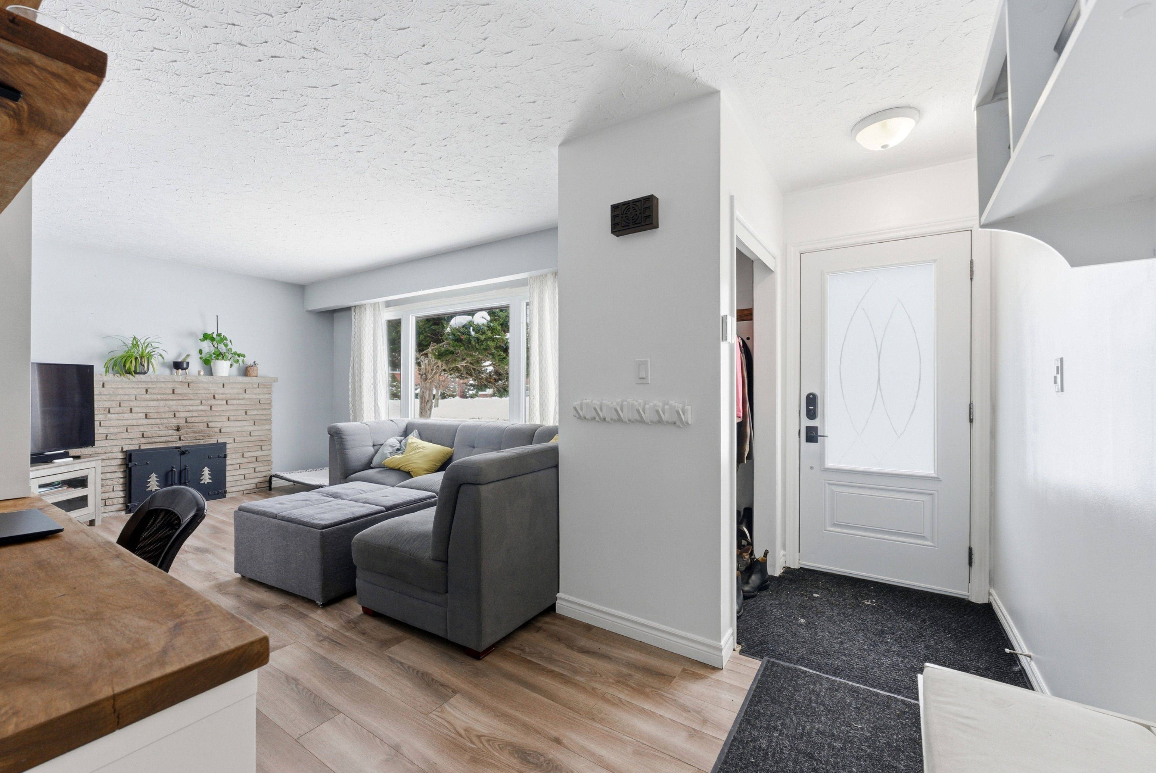 Quinte West, ON K8V 3A6,1 Nelles AVE