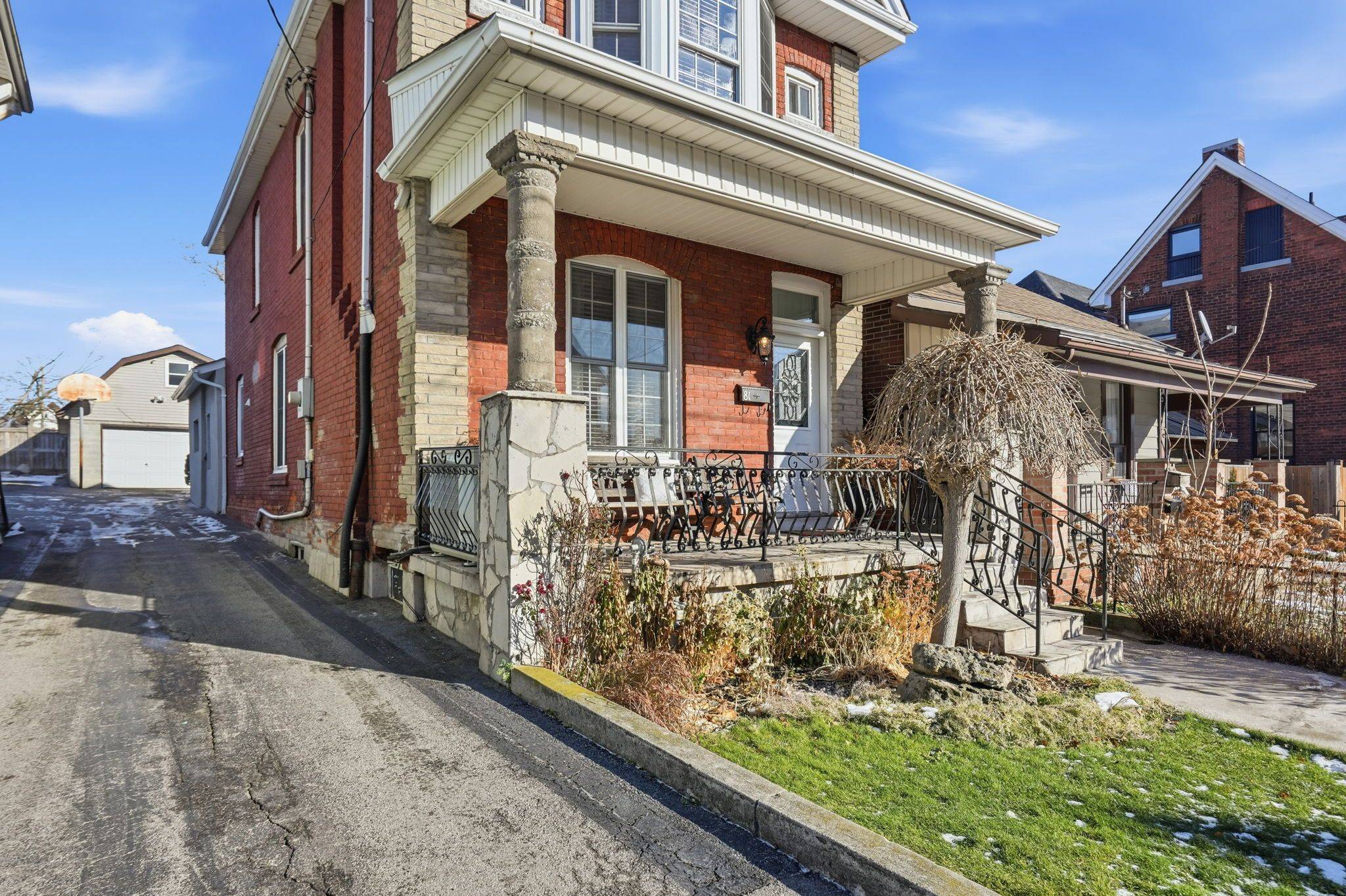 Hamilton, ON L8L 3N3,81 Simcoe ST E