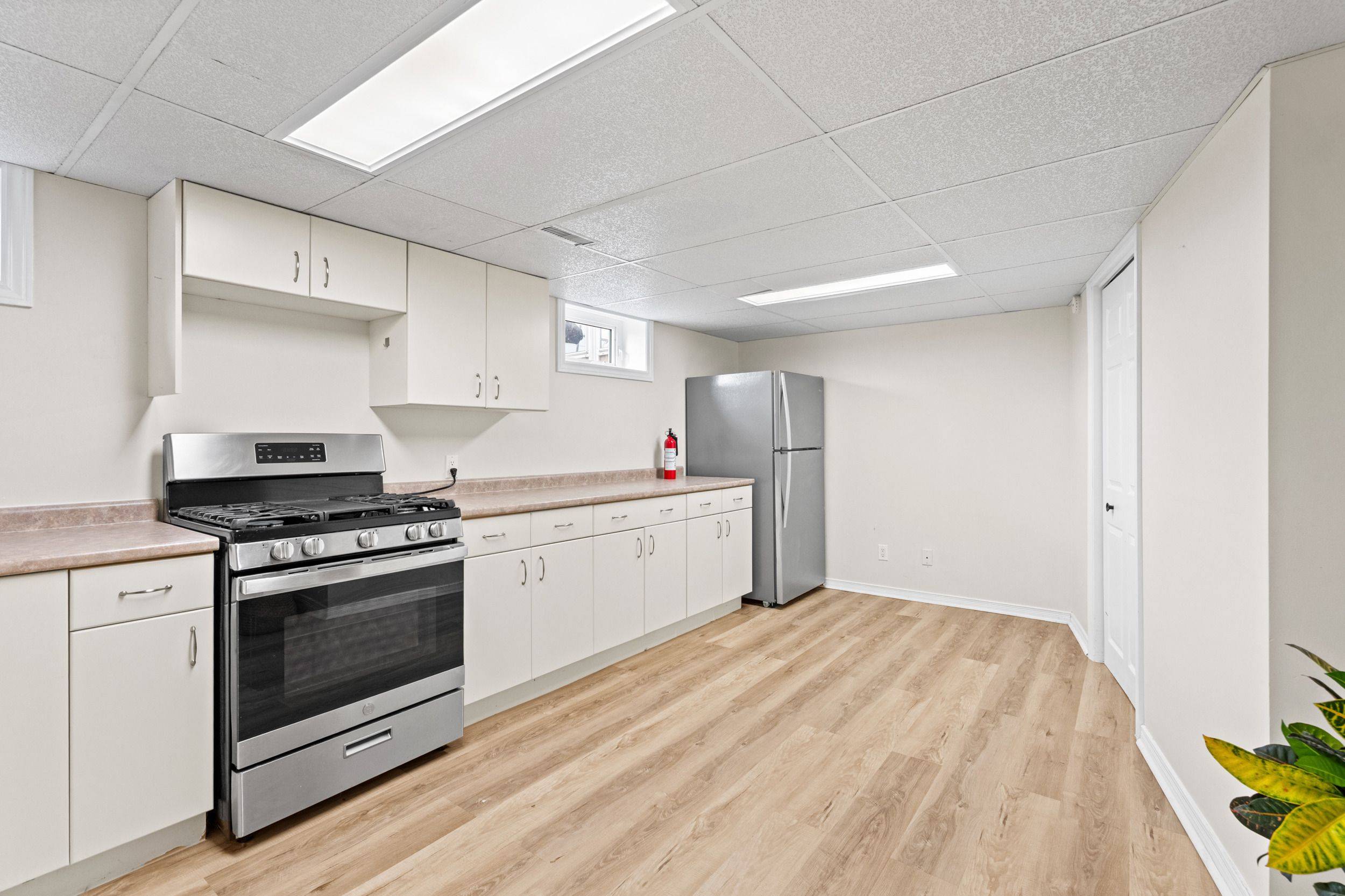 Welland, ON L3B 3A2,13 Thornton ST #2