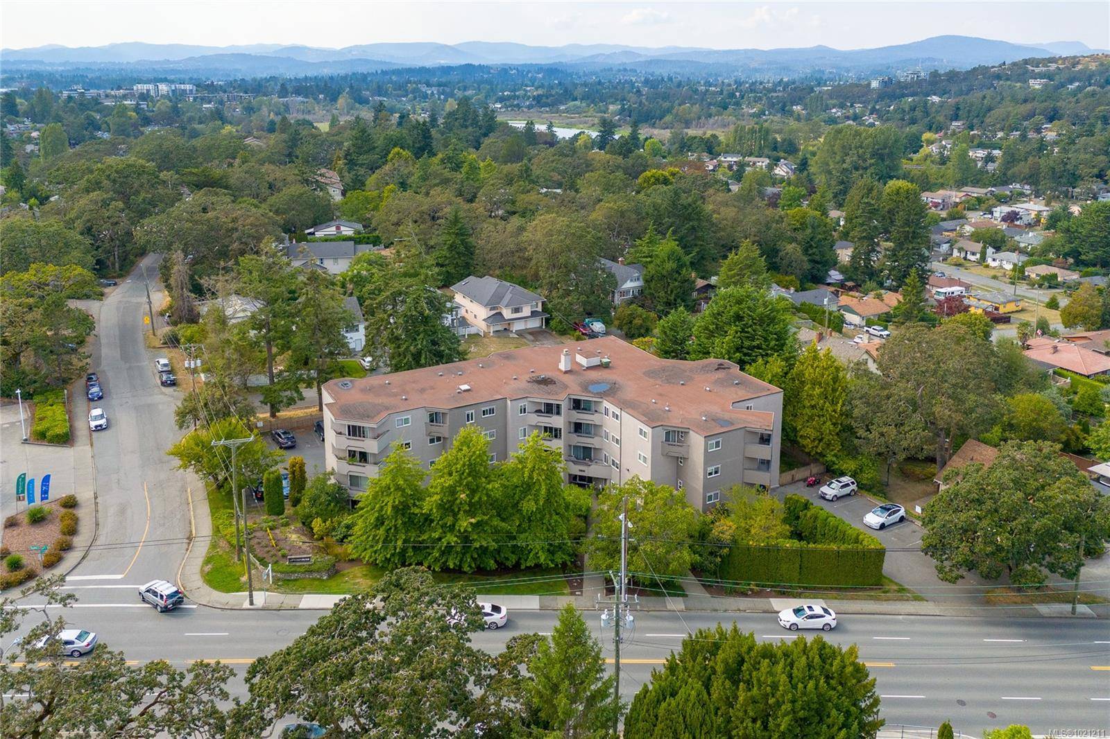 Saanich, BC V8X 1H8,3800 Quadra St #303