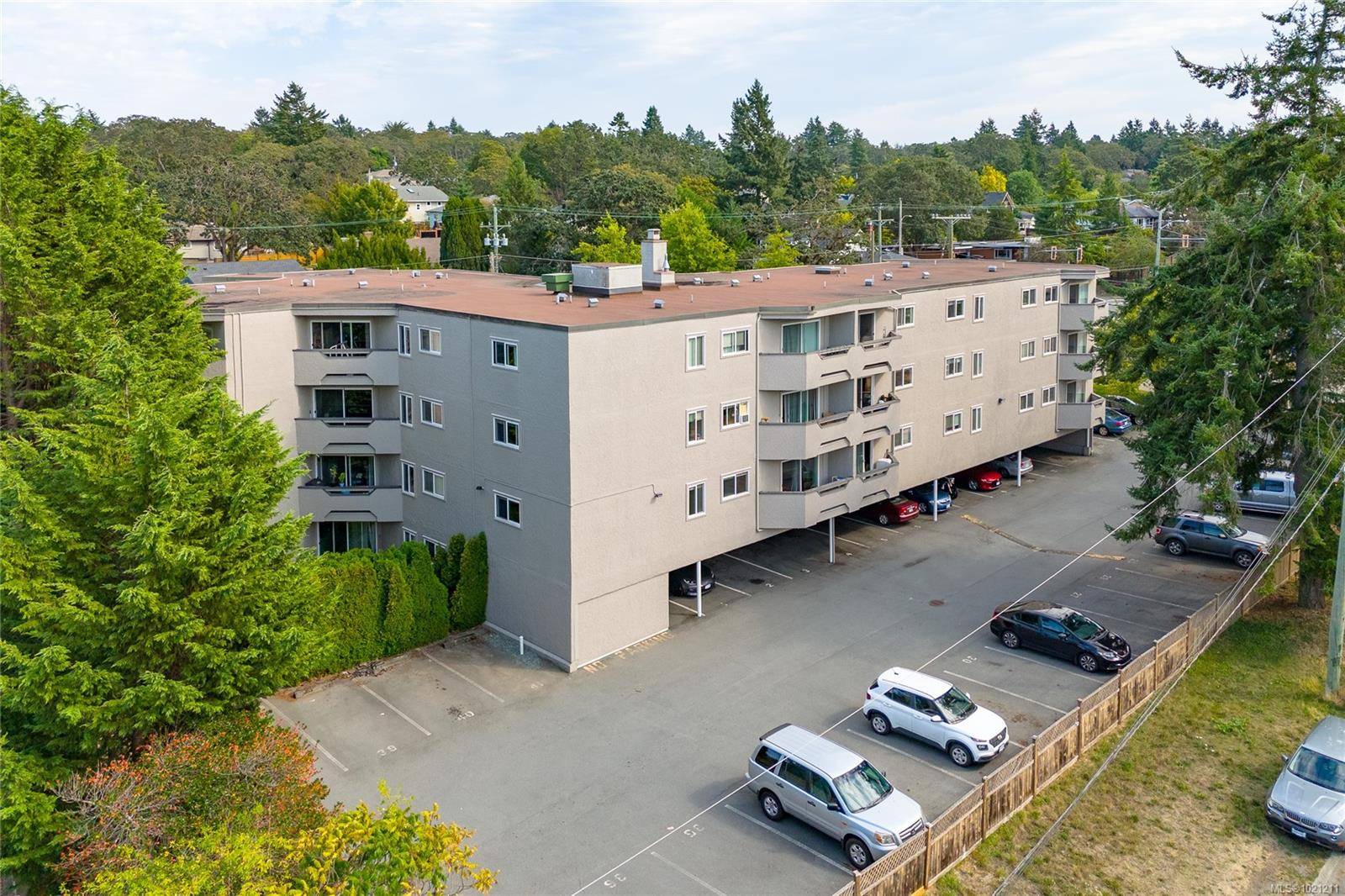 Saanich, BC V8X 1H8,3800 Quadra St #303