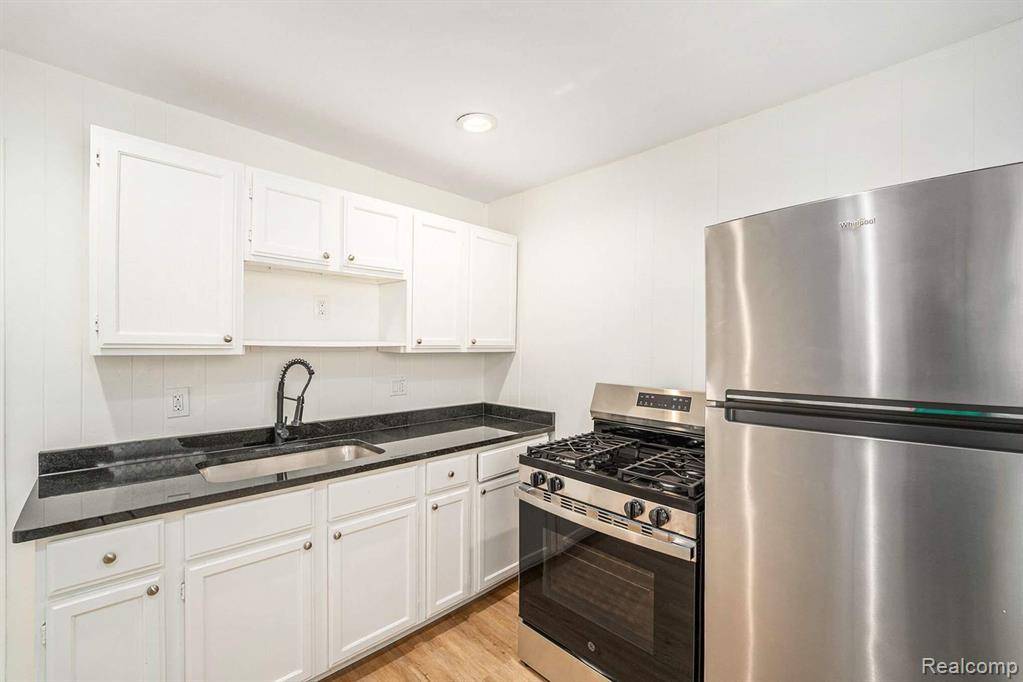 Eastpointe, MI 48021,23735 Donald AVE