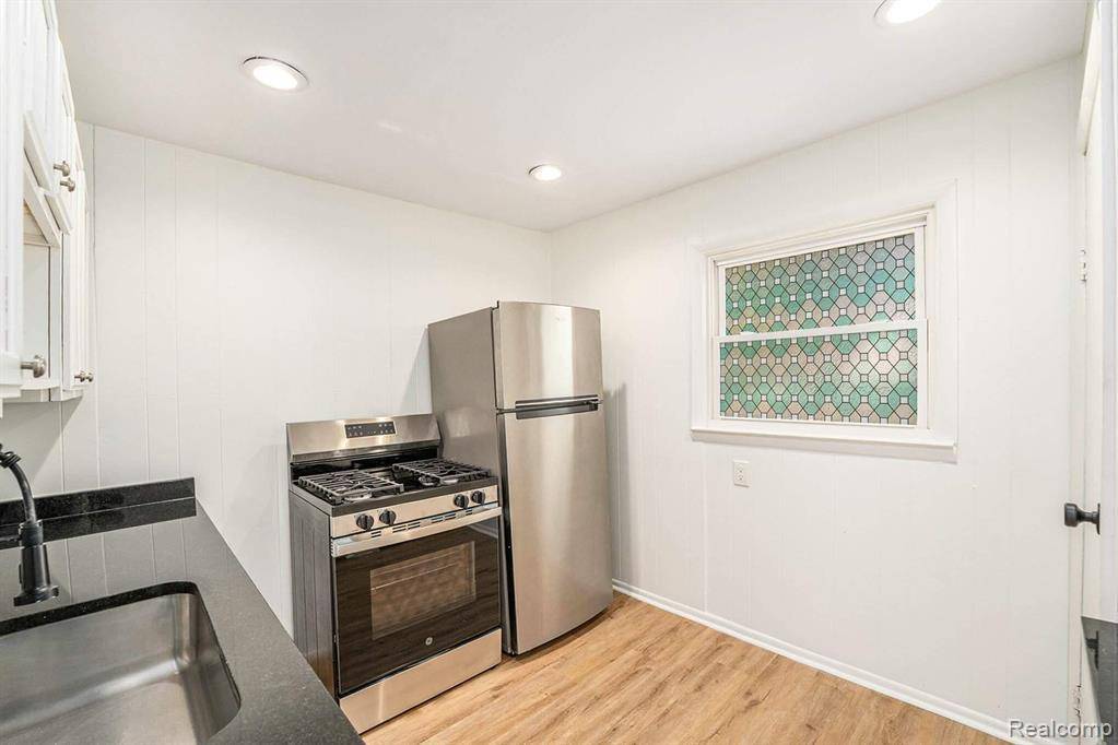 Eastpointe, MI 48021,23735 Donald AVE