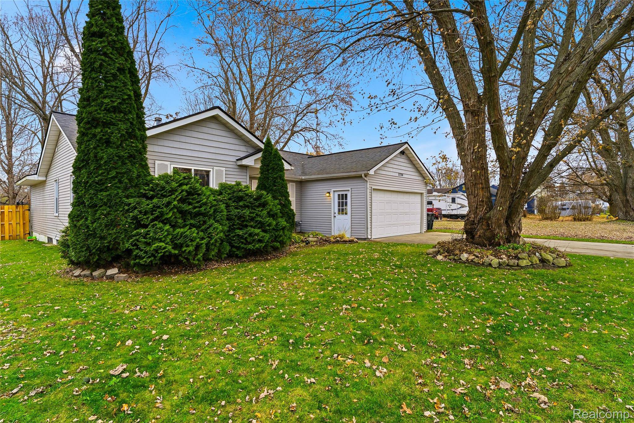 Flint, MI 48506,3294 Comer DR