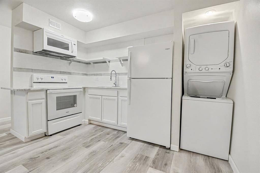 Dallas, TX 75243,9815 Walnut Street #H306