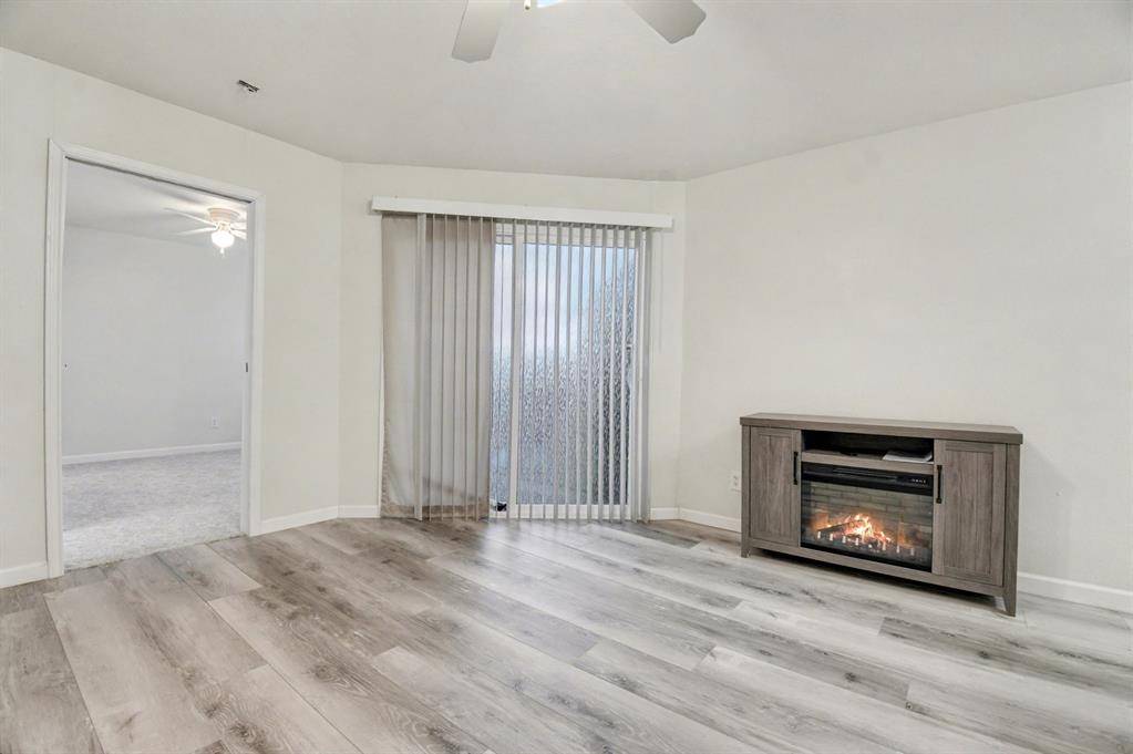 Dallas, TX 75243,9815 Walnut Street #H306