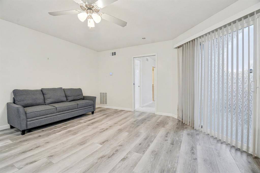 Dallas, TX 75243,9815 Walnut Street #H306