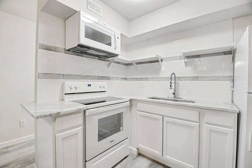 Dallas, TX 75243,9815 Walnut Street #H306