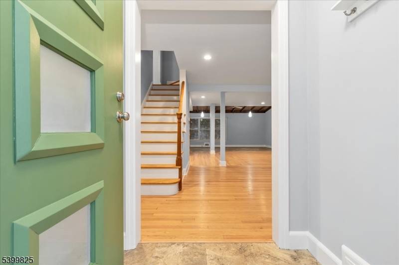 Somerville Boro, NJ 08876,276 N Bridge St