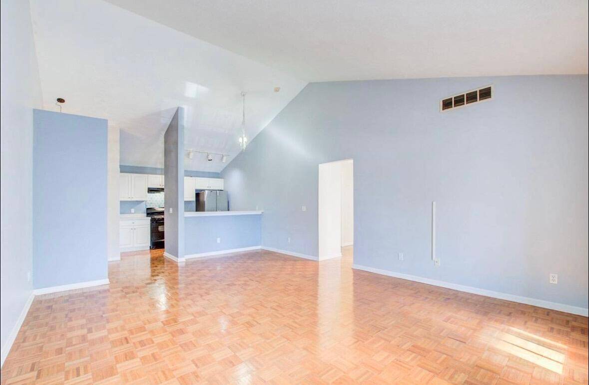 Jackson, MI 49203,712 W Barrington CIR