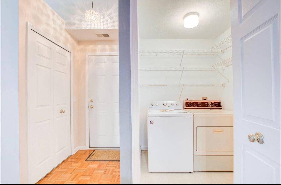 Jackson, MI 49203,712 W Barrington CIR