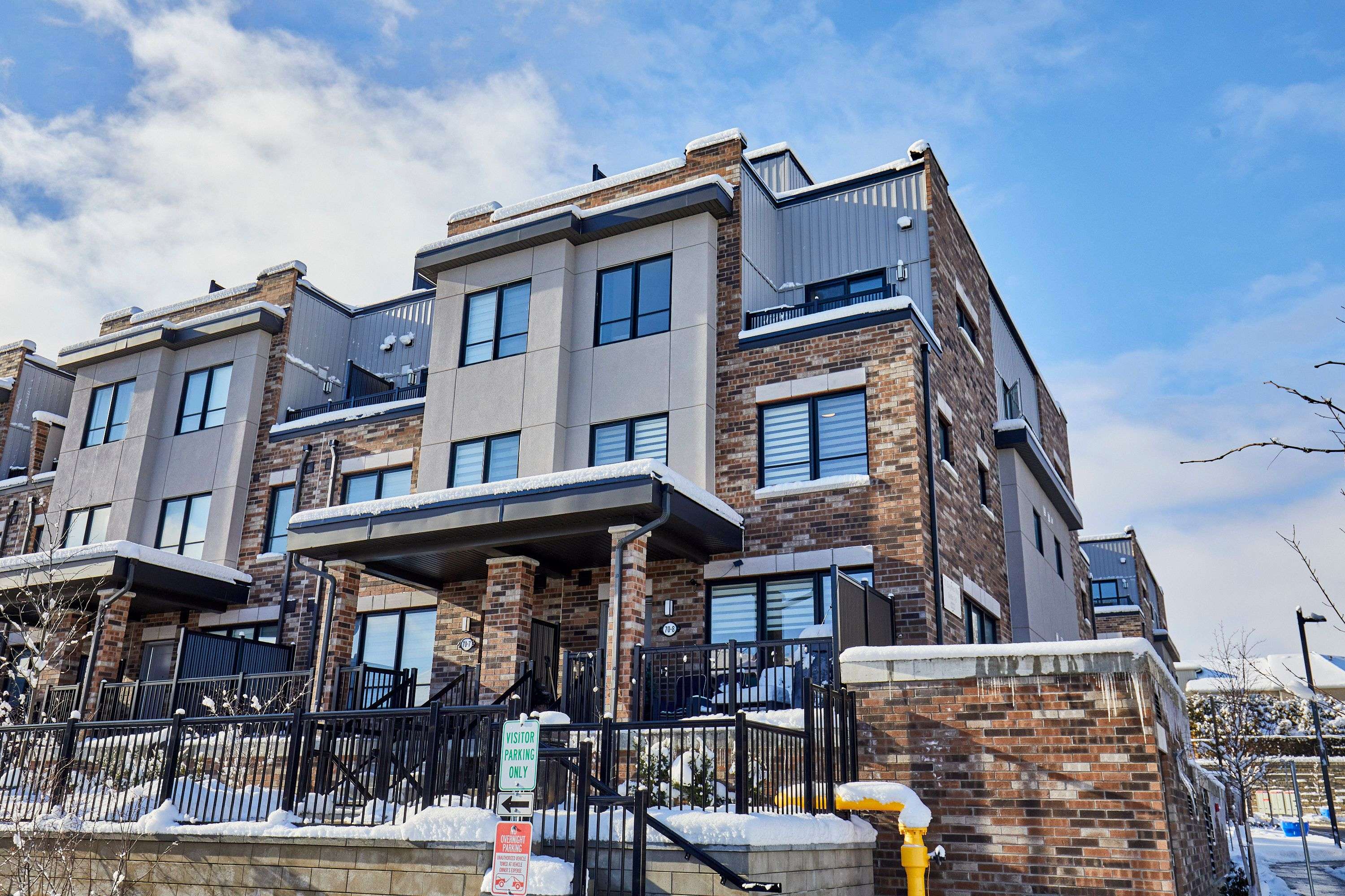 Bradford West Gwillimbury, ON L3Z 4M3,70 Baynes WAY #8