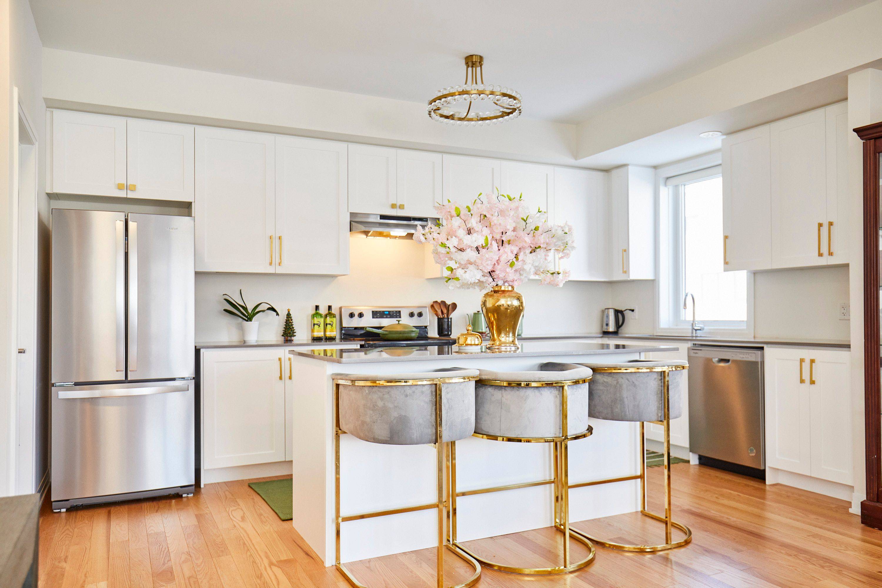 Bradford West Gwillimbury, ON L3Z 4M3,70 Baynes WAY #8