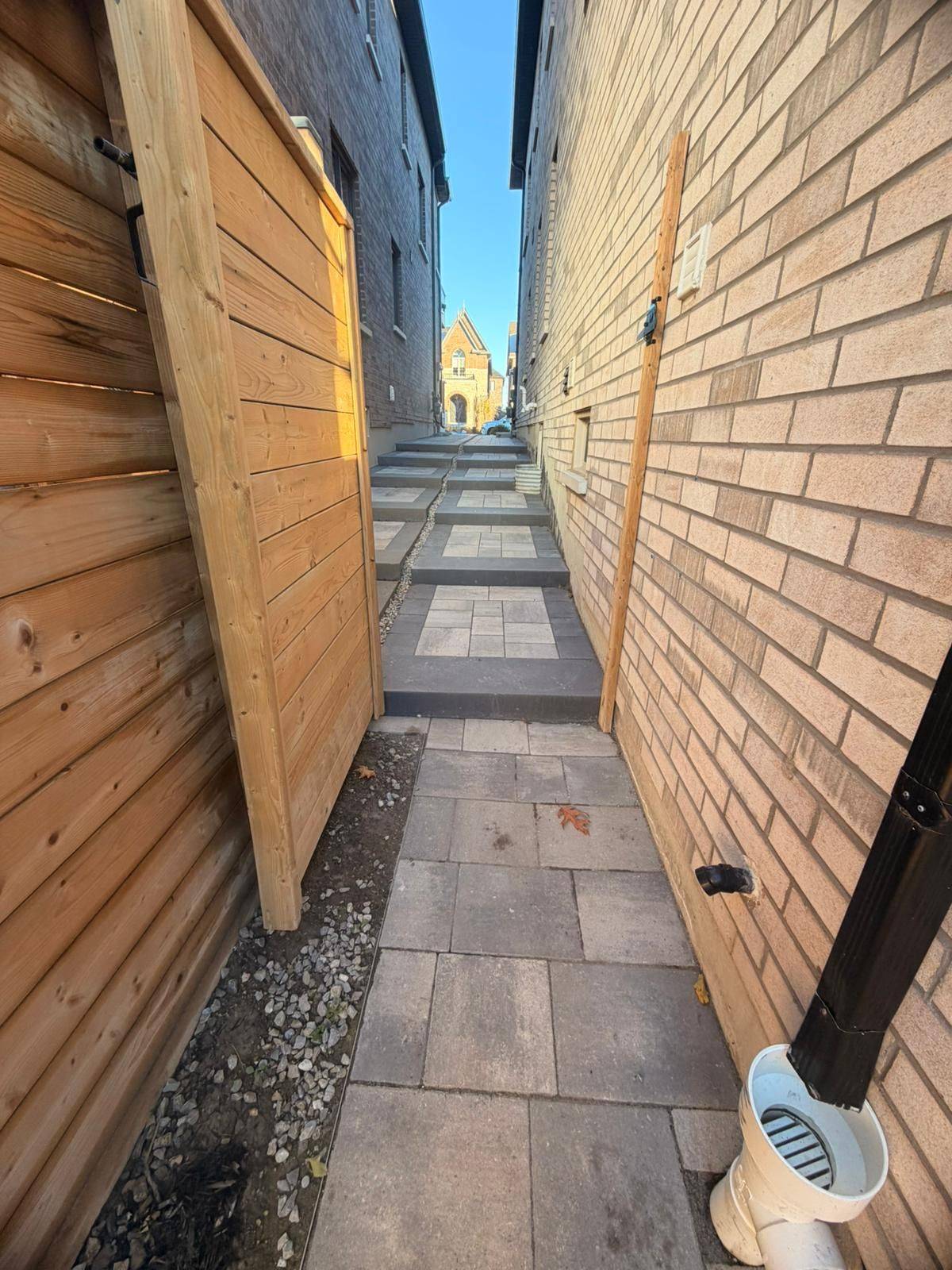 Vaughan, ON L4H 4L8,460 Mactier DR