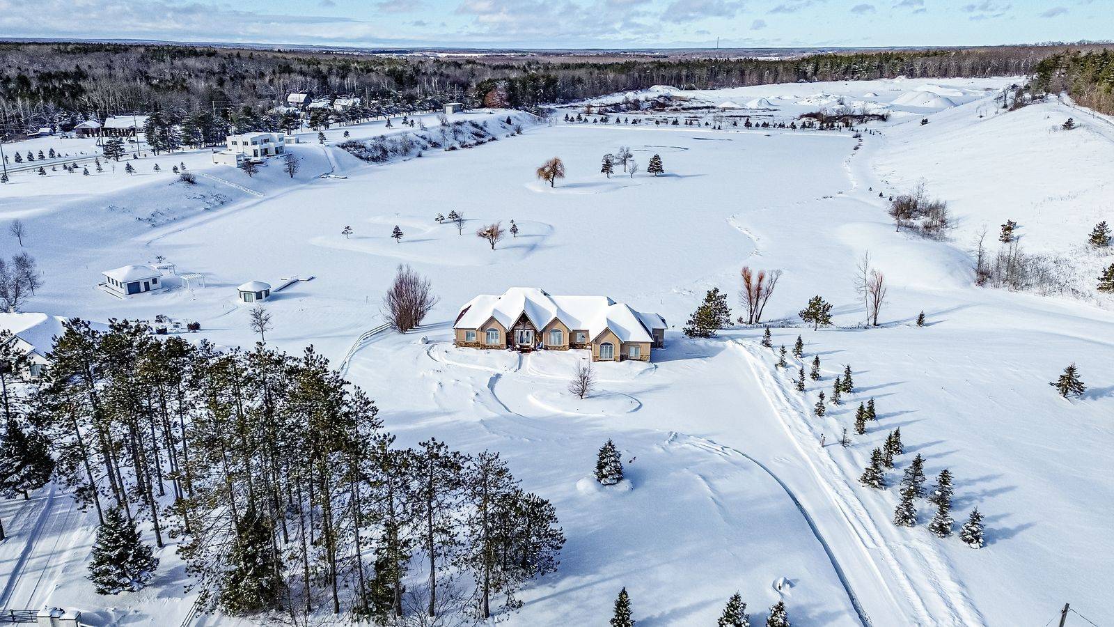 Severn, ON L3V 0X8,1372 Division RD E