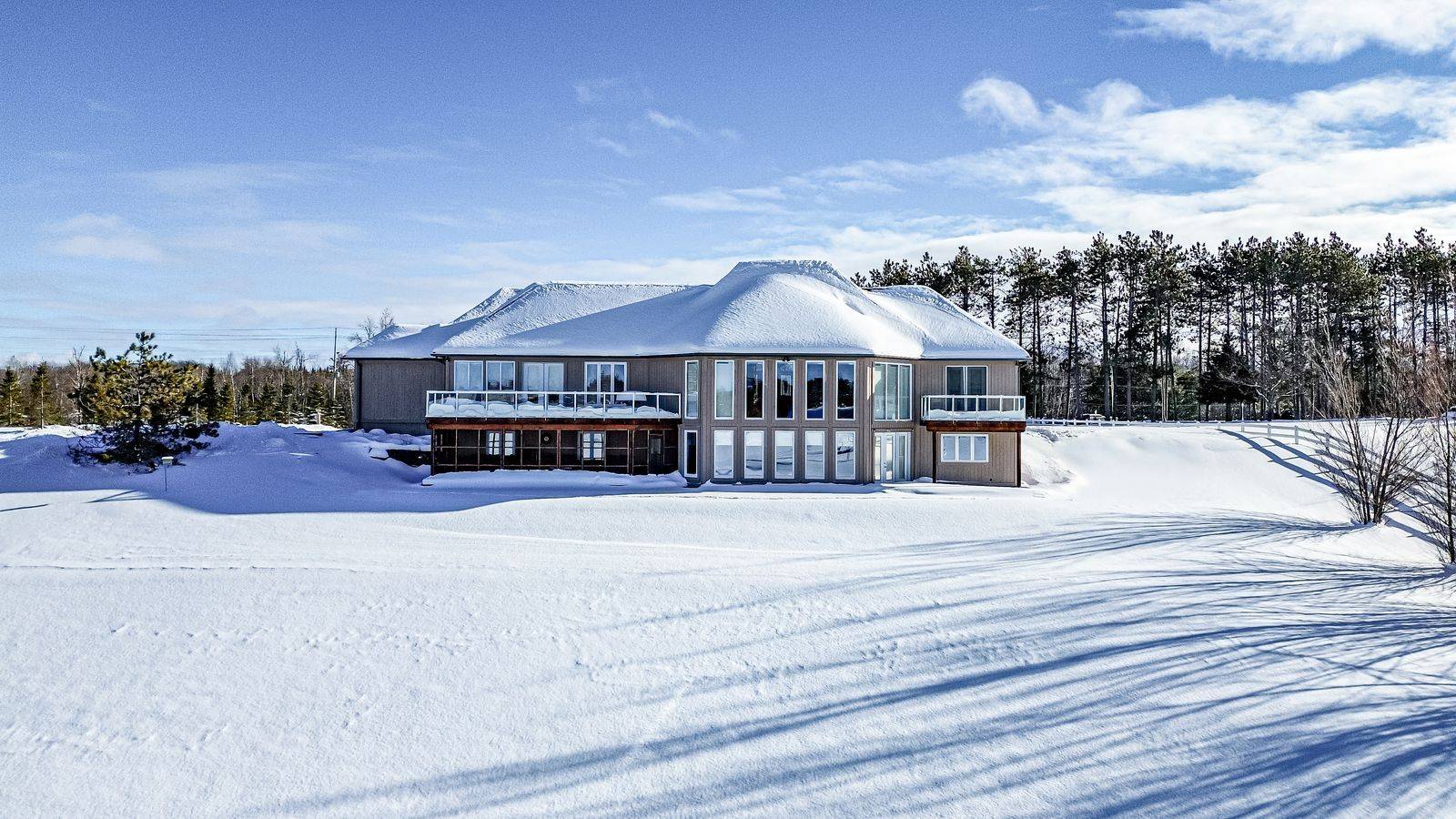 Severn, ON L3V 0X8,1372 Division RD E