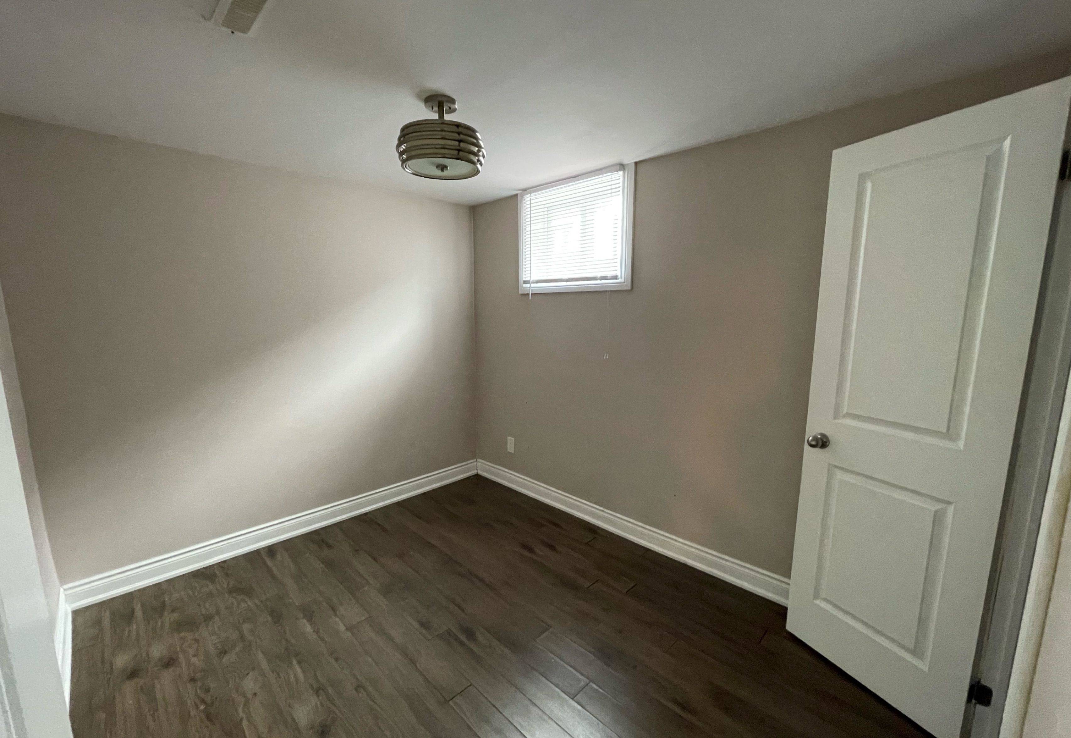 Mississauga, ON L4Y 2J4,926 Flagship DR #Lower 1