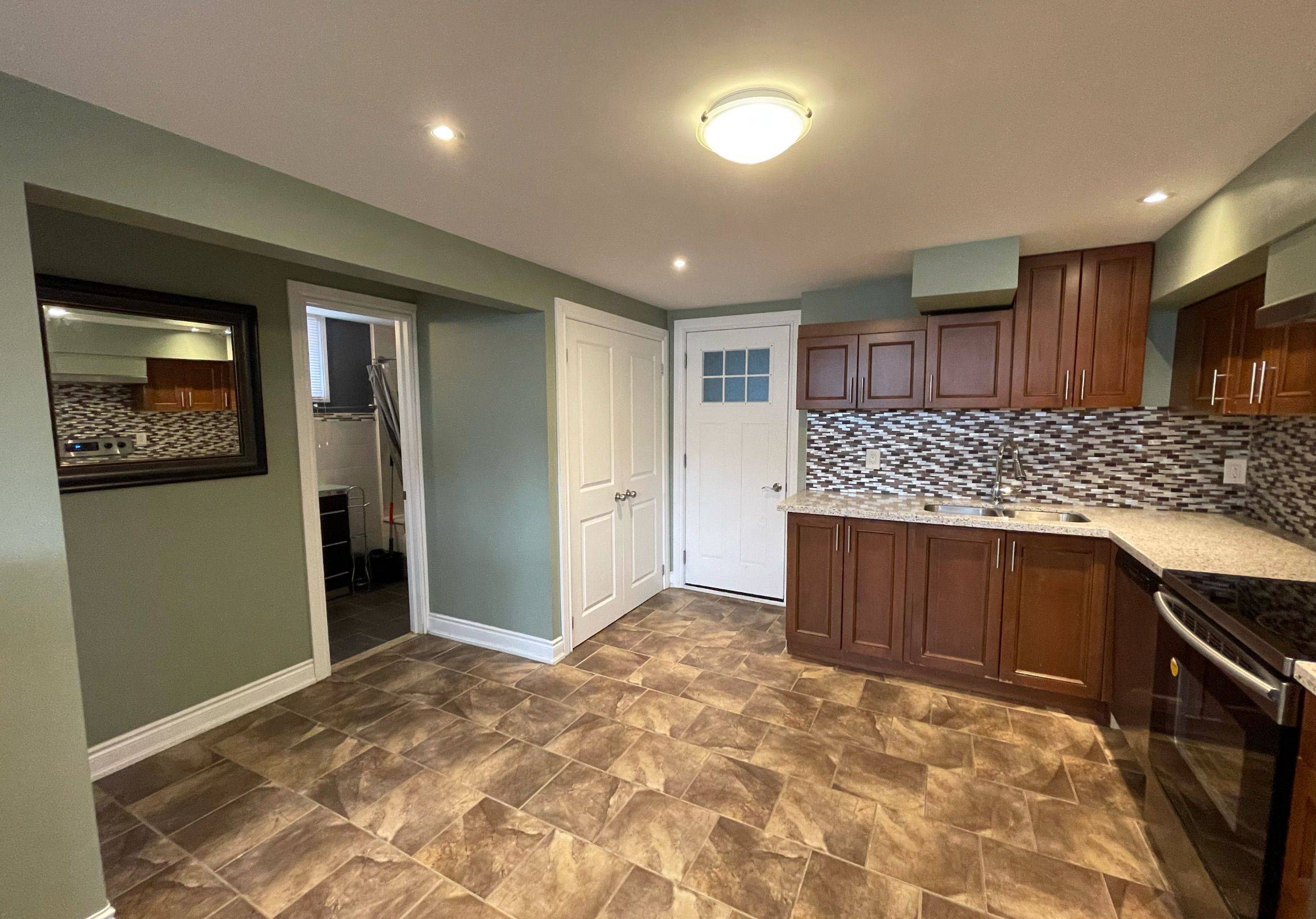 Mississauga, ON L4Y 2J4,926 Flagship DR #Lower 1