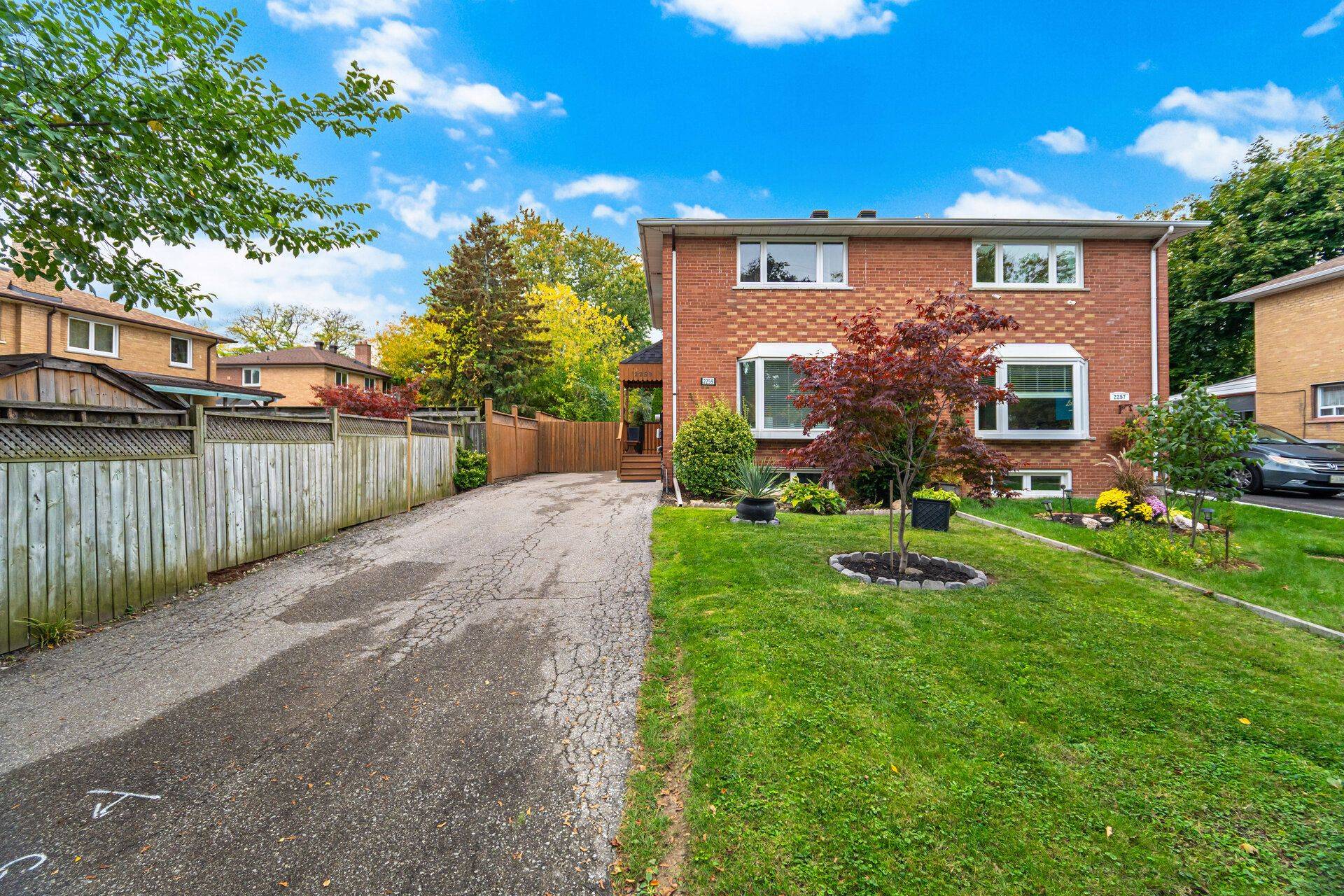 Mississauga, ON L5J 1P4,2259 Wiseman CT