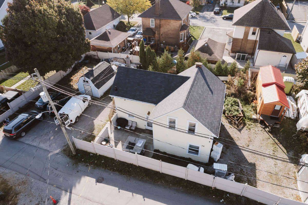 St. Catharines, ON L2T 1G4,14 Chestnut LN