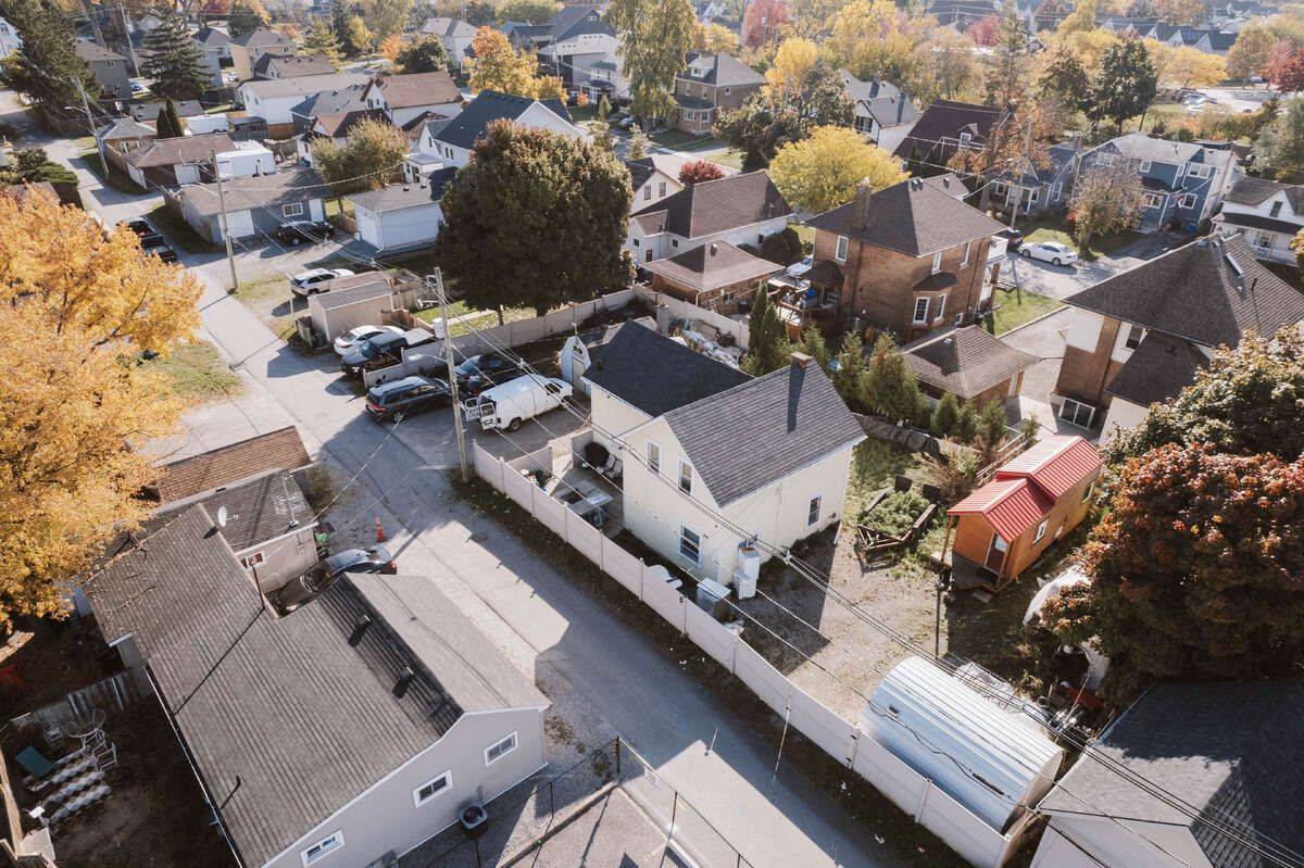 St. Catharines, ON L2T 1G4,14 Chestnut LN