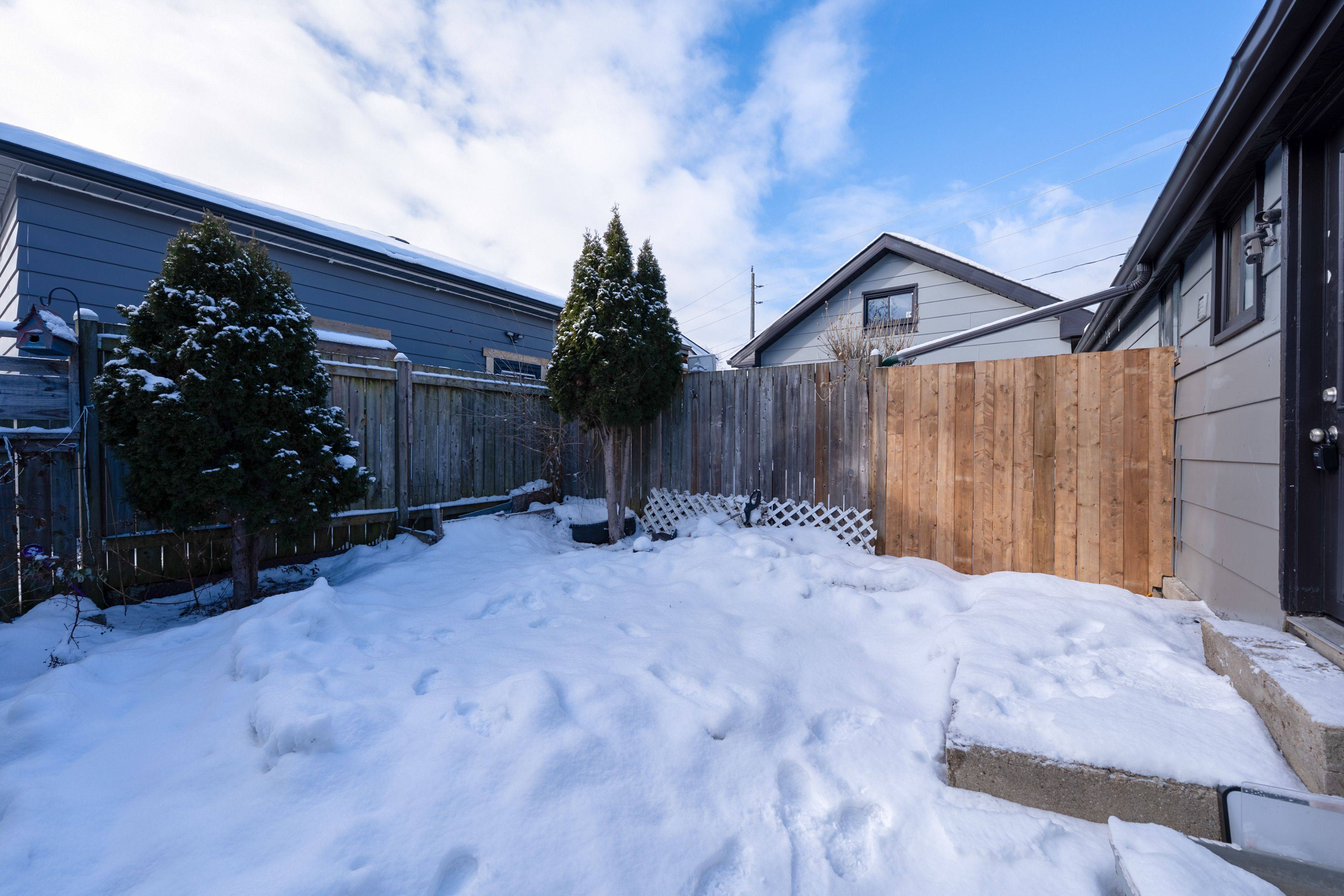 Brantford, ON N3T 3T4,24 Duke ST #1