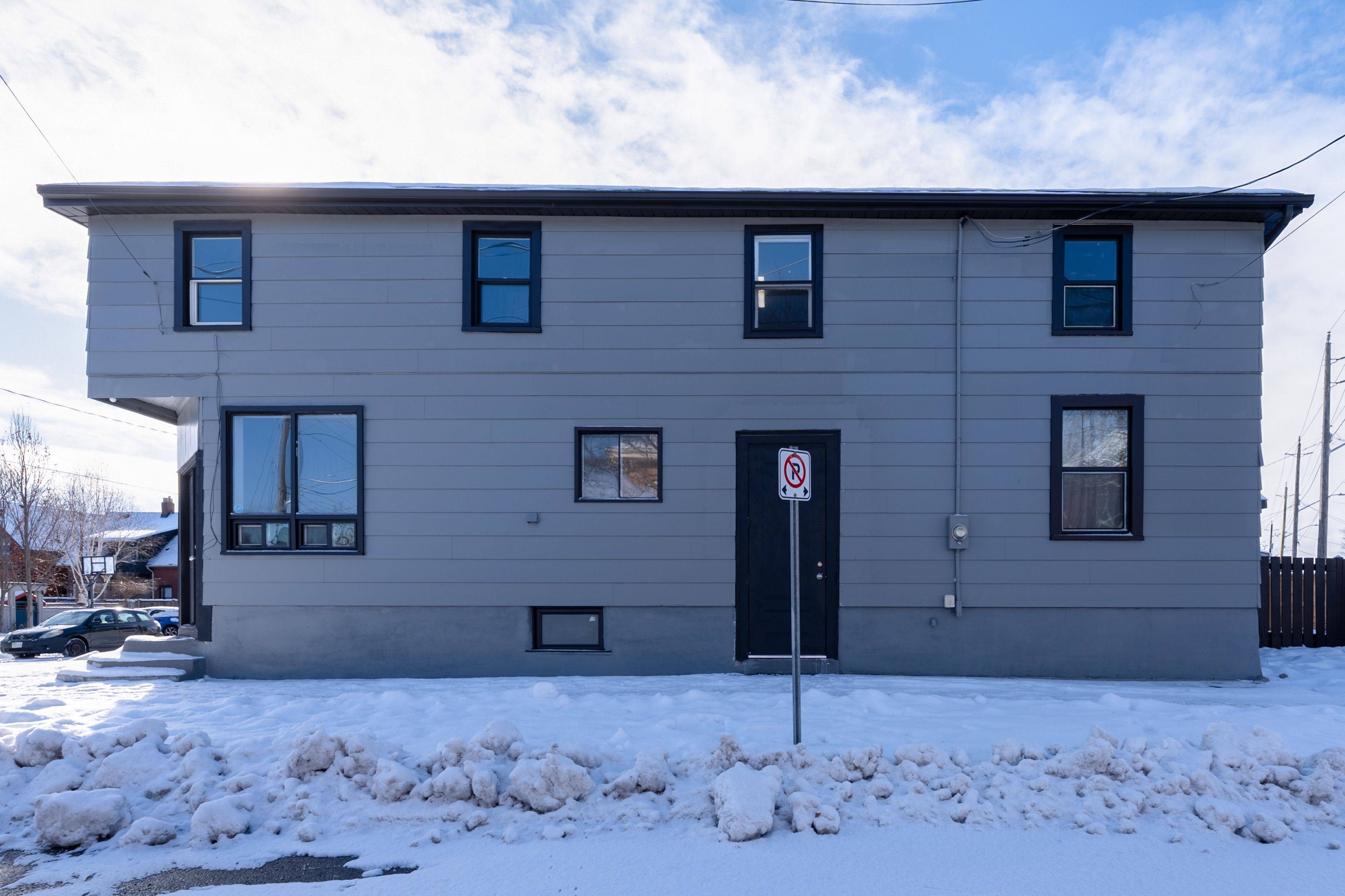 Brantford, ON N3T 3T4,24 Duke ST #3