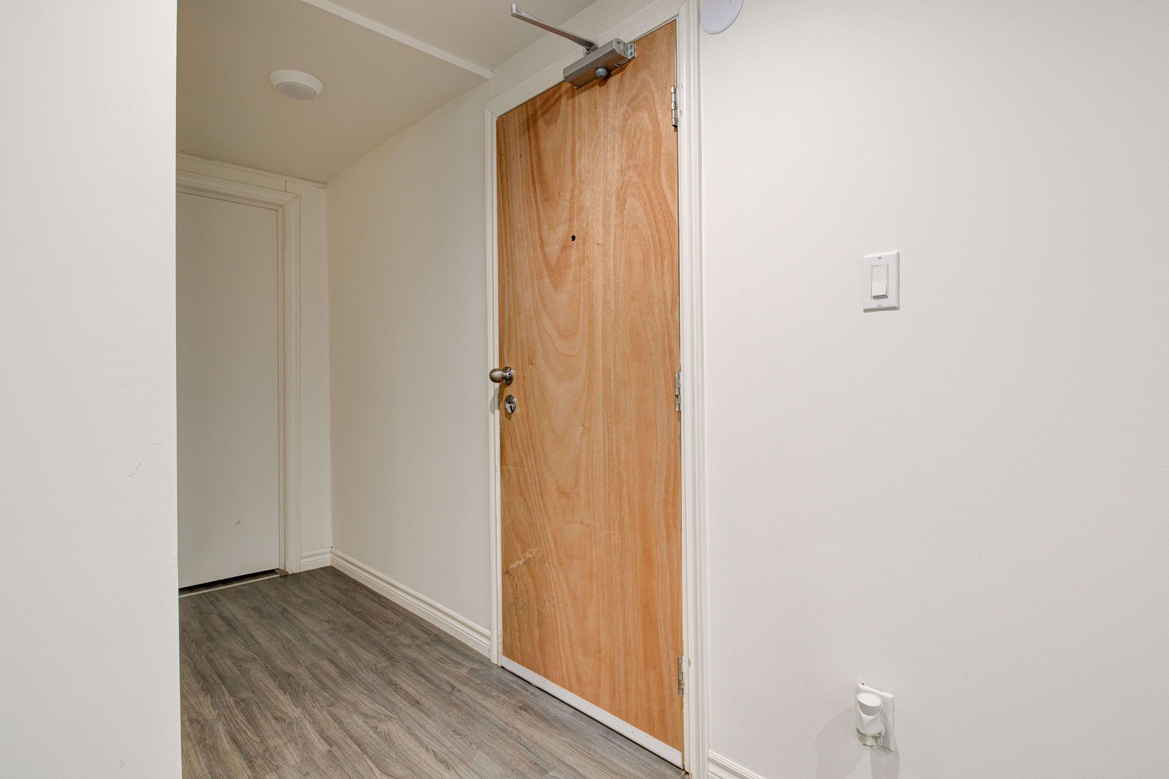 Kitchener, ON N2H 4S4,45 Bond ST #2