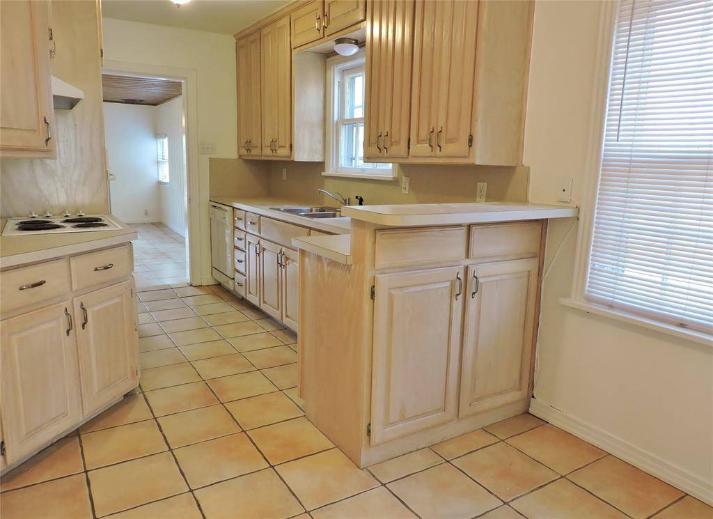 Fort Worth, TX 76109,3425 Westcliff Road S