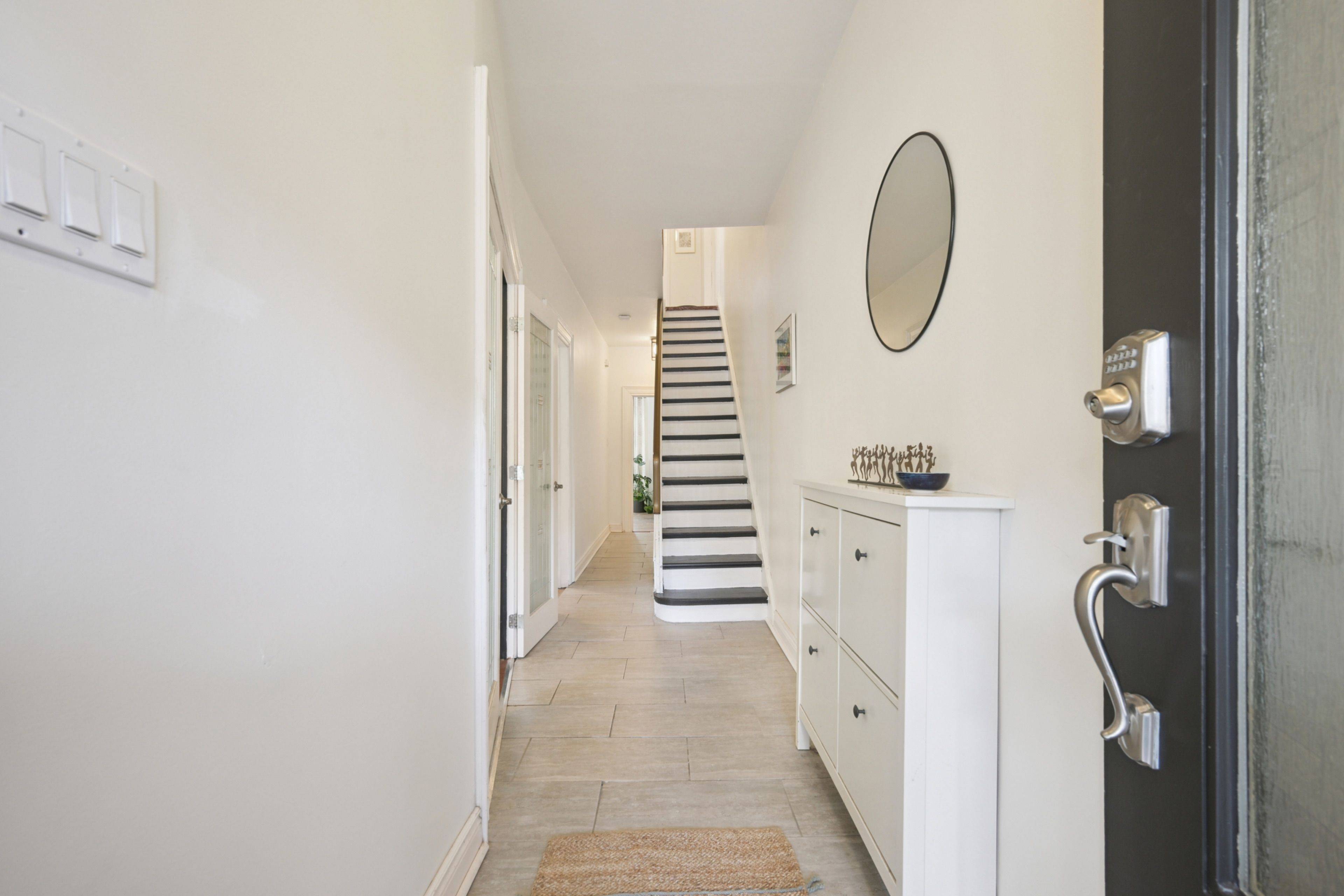 Toronto C01, ON M6H 1B1,1051 College ST