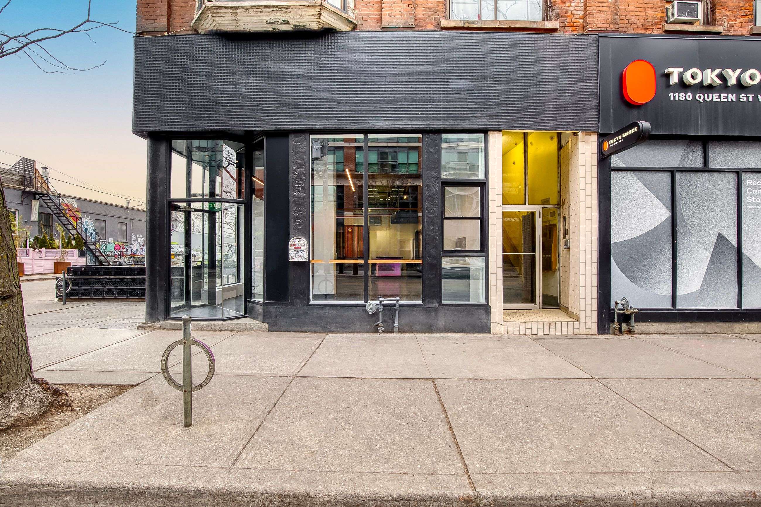 Toronto C01, ON M6J 1J5,1184 Queen ST W #Entire Main Floor