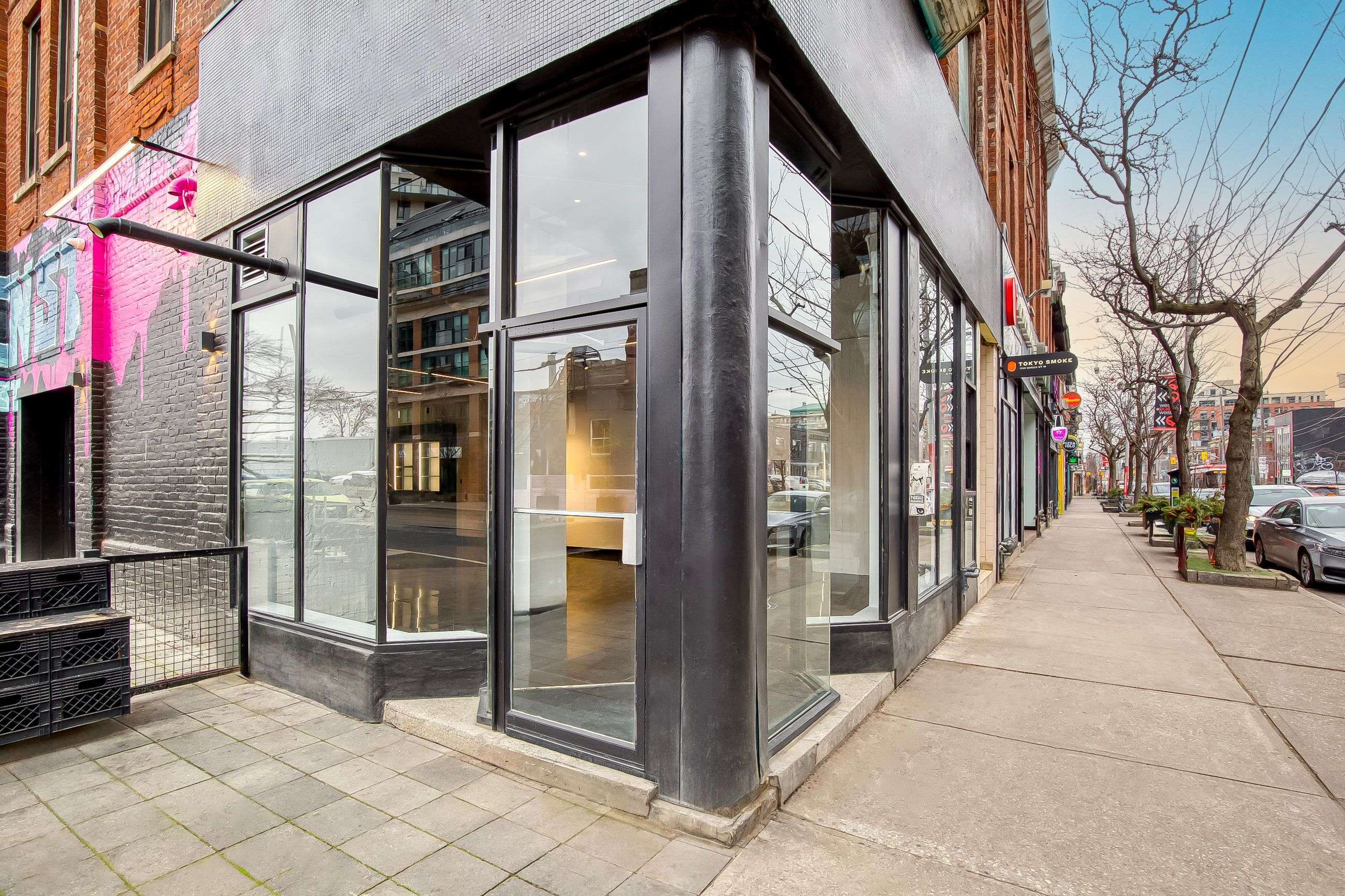 Toronto C01, ON M6J 1J5,1184 Queen ST W #Entire Main Floor