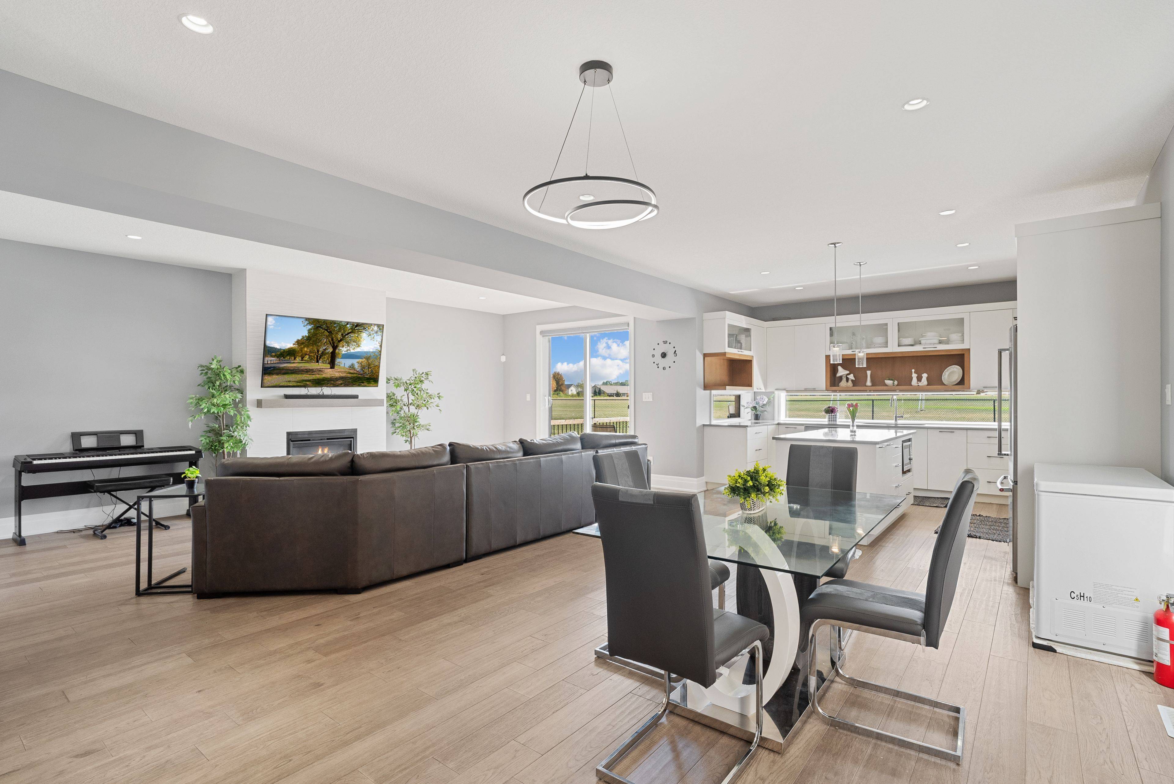 London North, ON N6G 0W9,957 Holtby CT