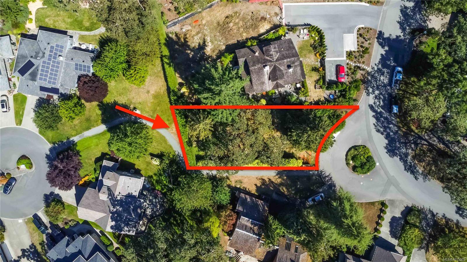 Saanich, BC V8X 3L7,933 Woodhall Dr