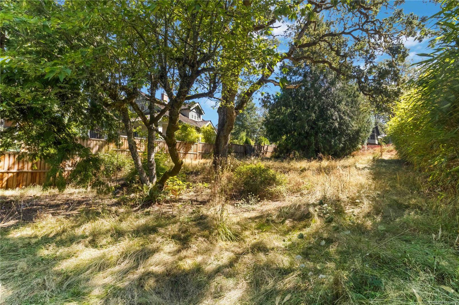 Saanich, BC V8X 3L7,933 Woodhall Dr