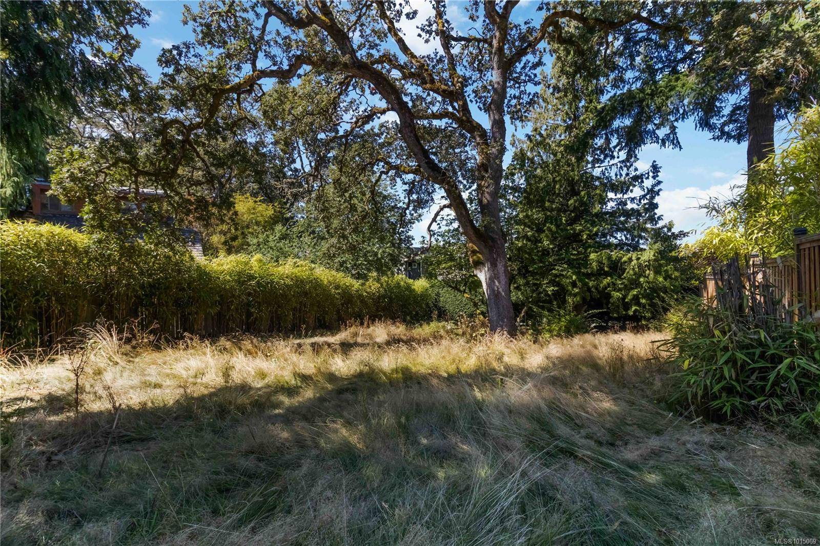 Saanich, BC V8X 3L7,933 Woodhall Dr