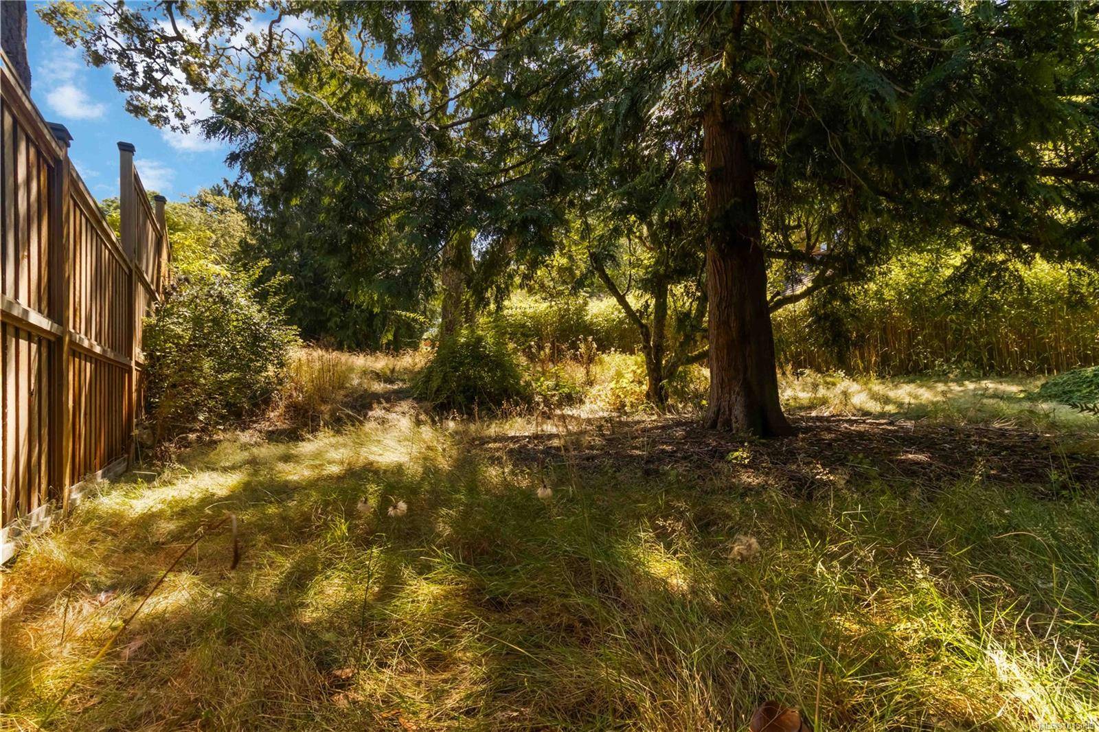 Saanich, BC V8X 3L7,933 Woodhall Dr