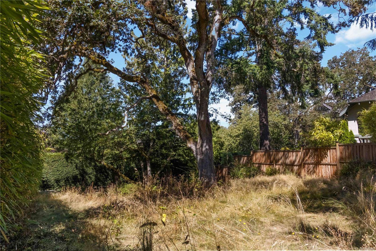 Saanich, BC V8X 3L7,933 Woodhall Dr