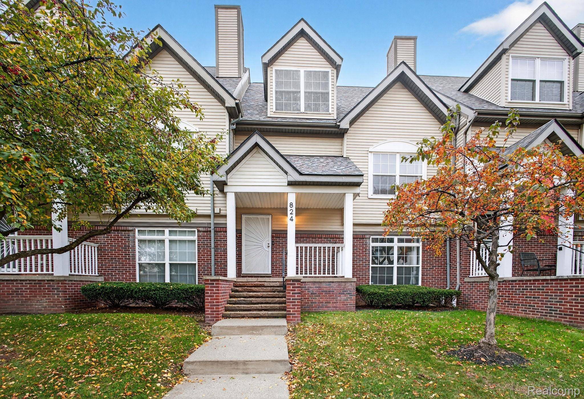 Detroit, MI 48202,824 Lothrop